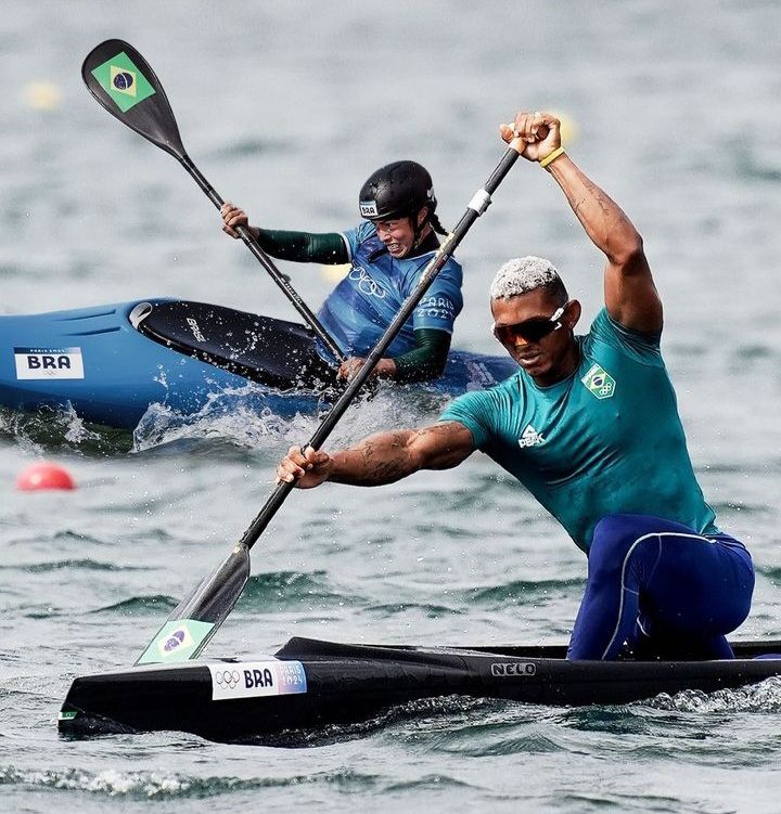 Baiano  Isaquias conquista a prata na canoagem e vira o 2º atleta do Brasil com mais conquistas em Jogos — imagem 2